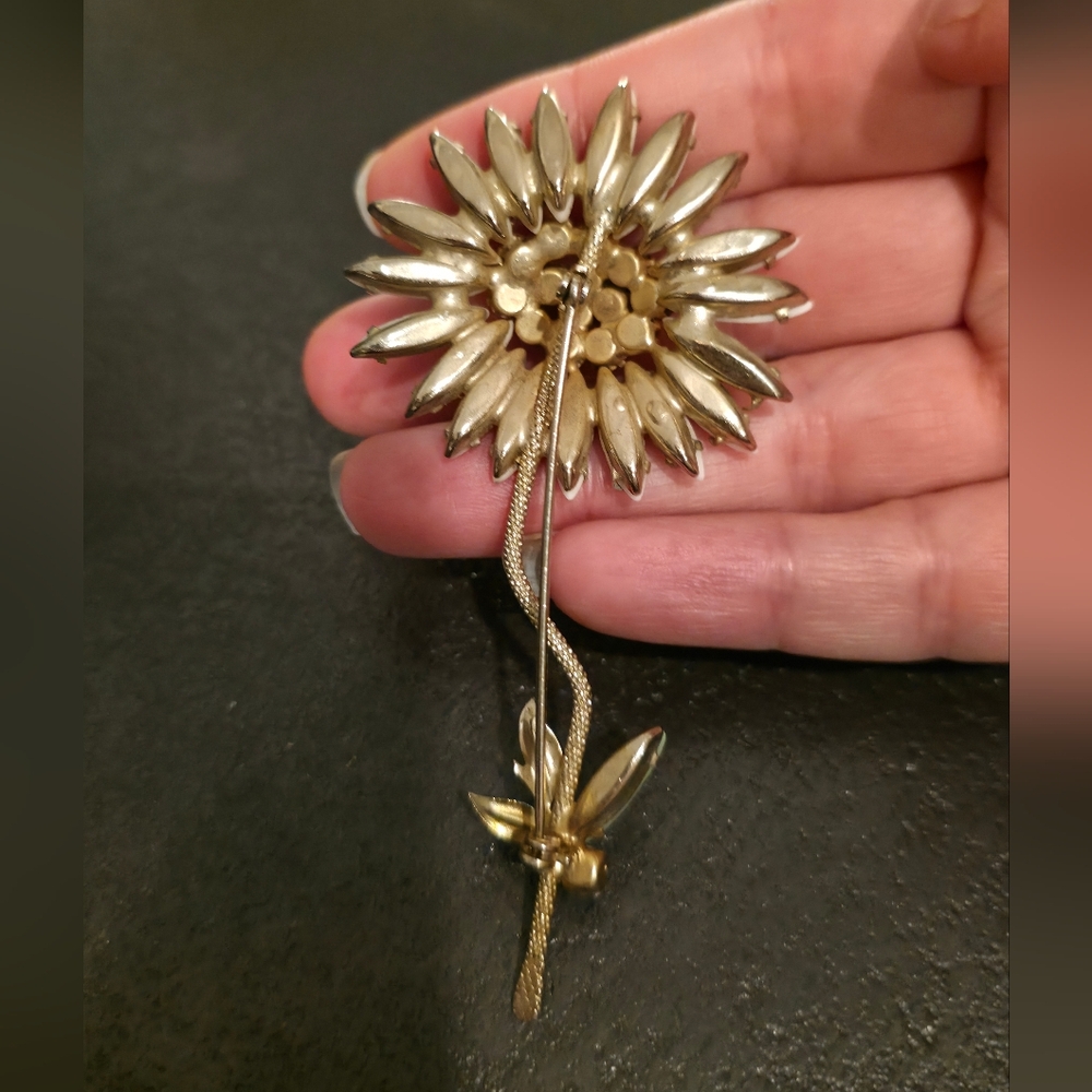 Vintage HENRY SCHREINER Daisy PIN Brooch Rhinestone Milk Glass - Picture 7 of 10